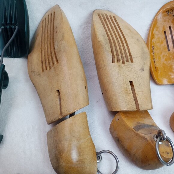 Vintage Lot of Wooden & Plastic Shoe Form Trees - Picture 10 of 12